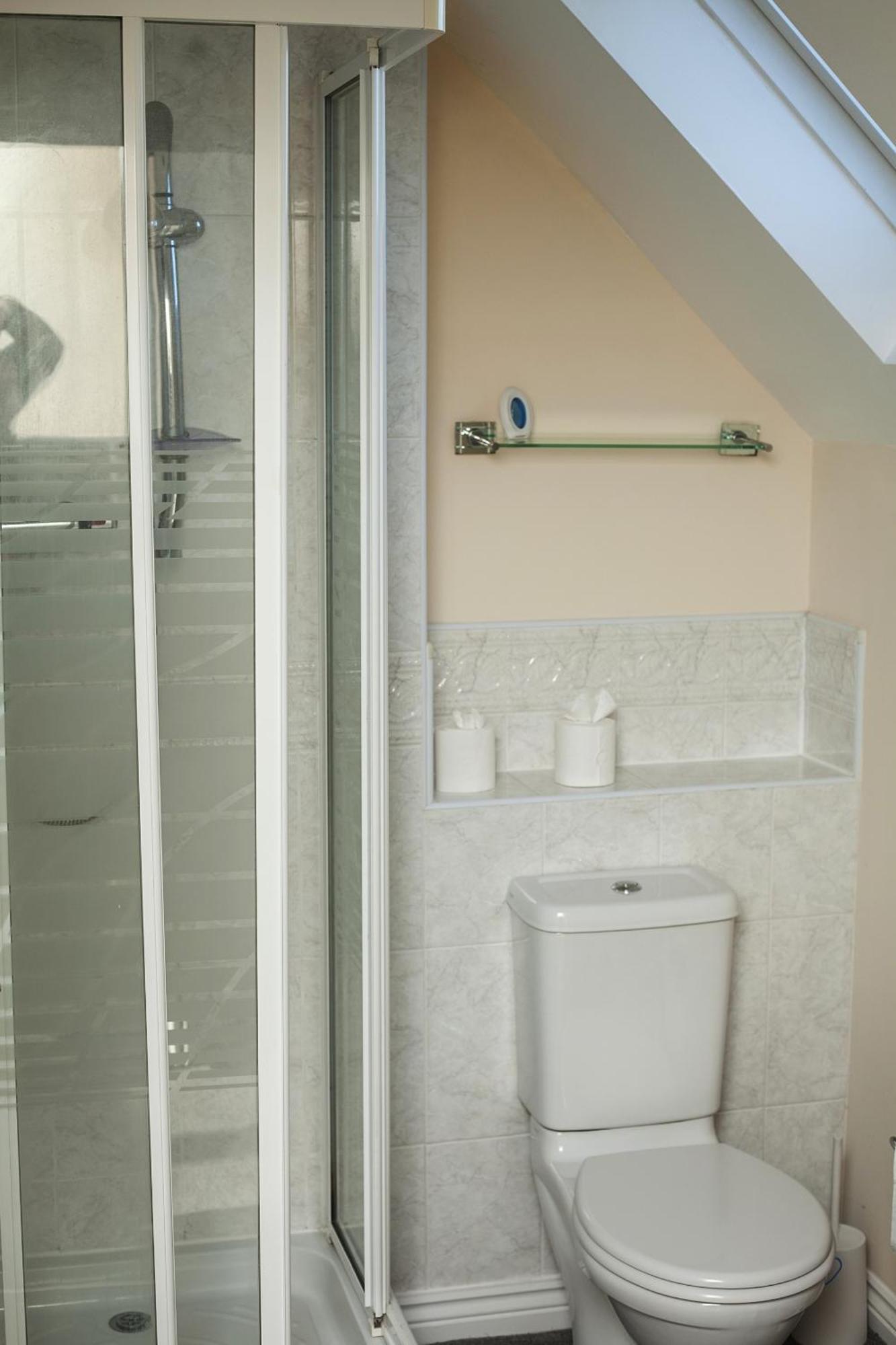 Avril Warwickshire Home Stay Nuneaton Bagian luar foto