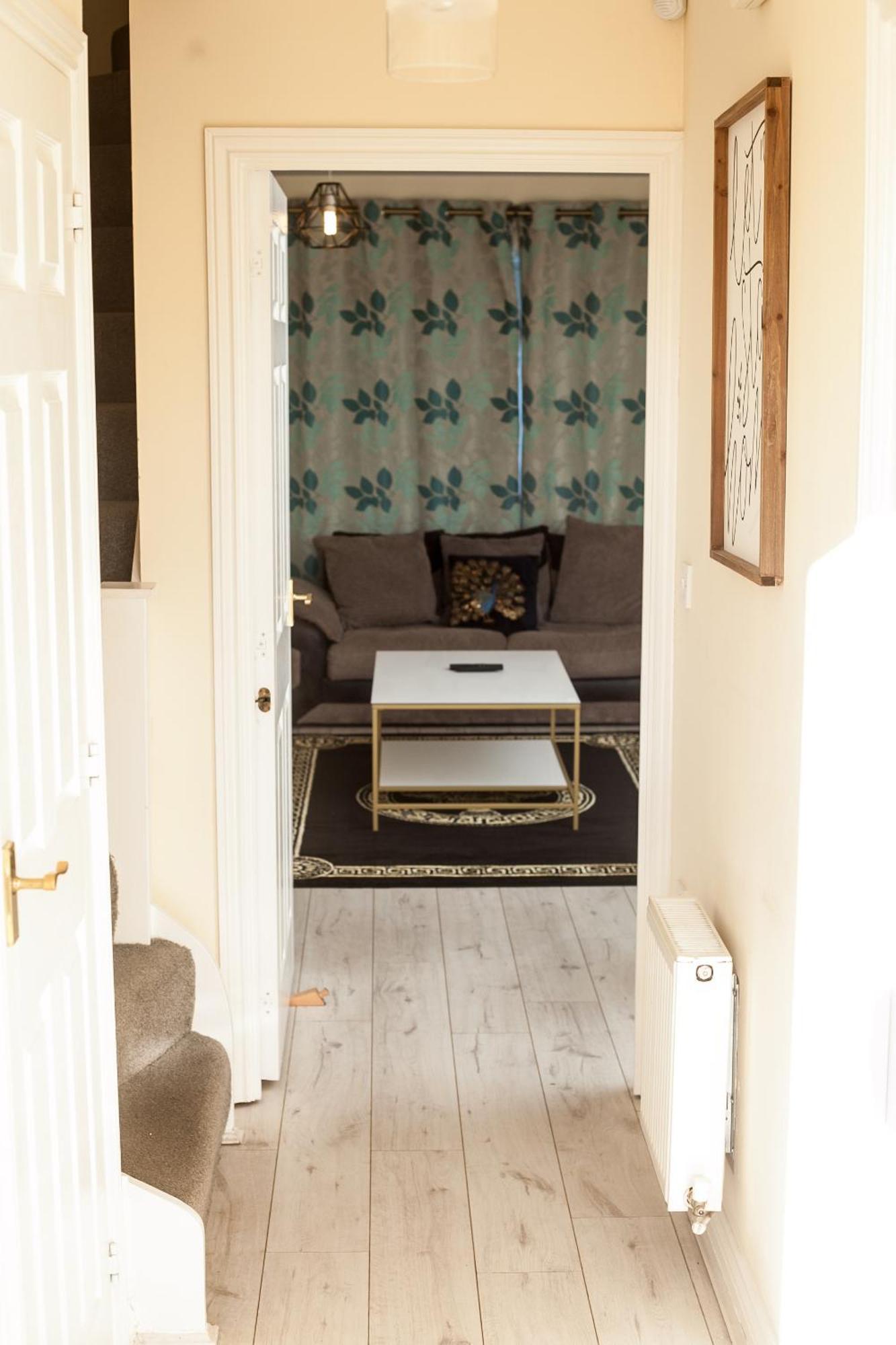 Avril Warwickshire Home Stay Nuneaton Bagian luar foto