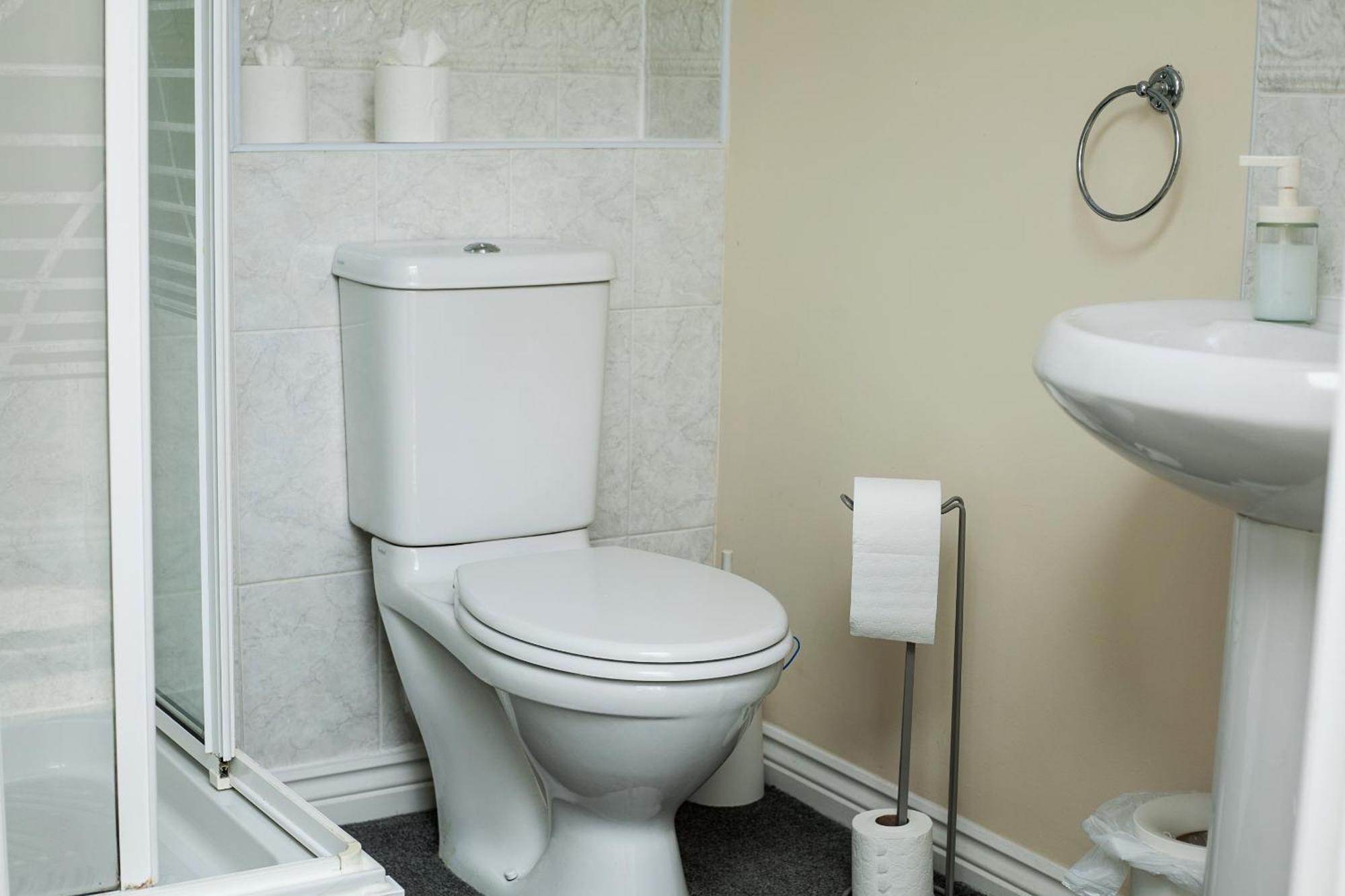 Avril Warwickshire Home Stay Nuneaton Bagian luar foto
