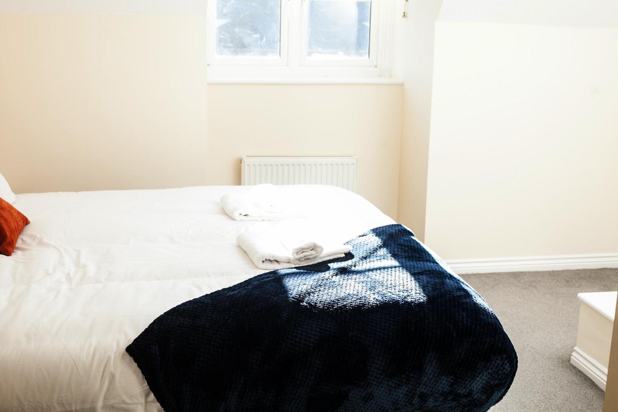Avril Warwickshire Home Stay Nuneaton Bagian luar foto