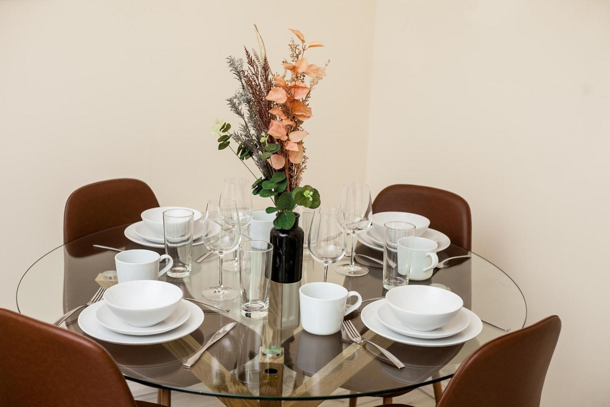 Avril Warwickshire Home Stay Nuneaton Bagian luar foto