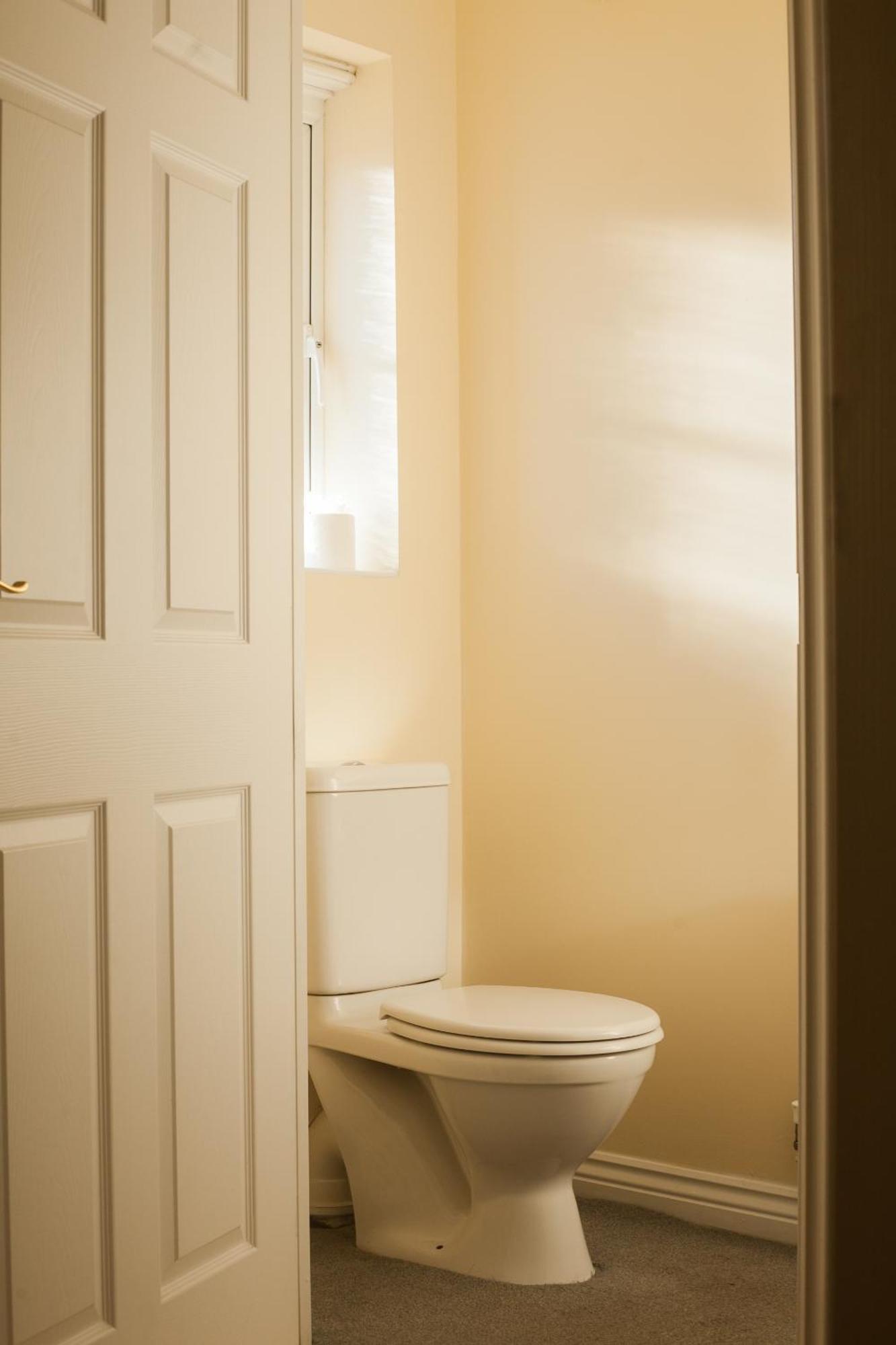 Avril Warwickshire Home Stay Nuneaton Bagian luar foto
