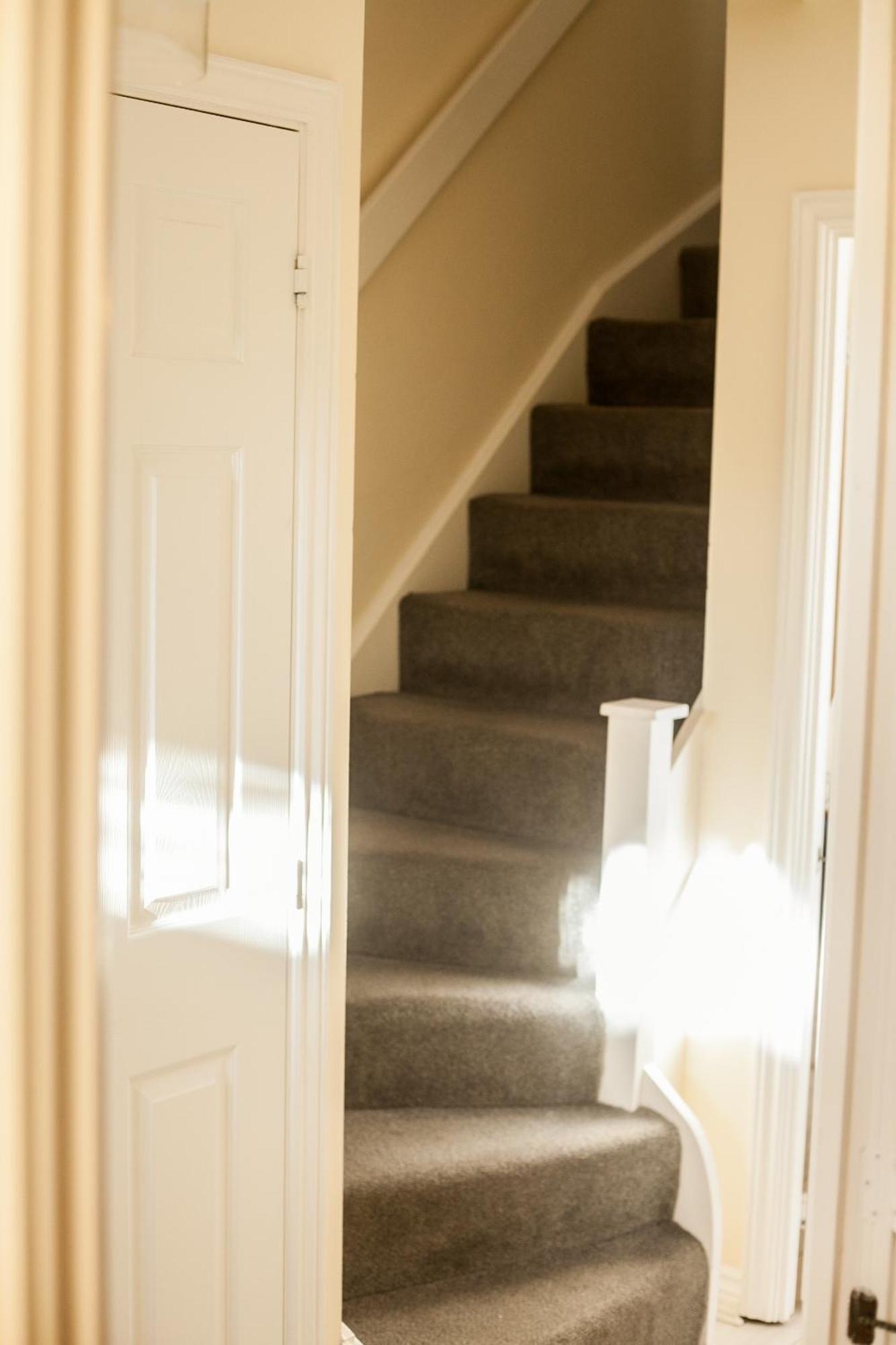 Avril Warwickshire Home Stay Nuneaton Bagian luar foto