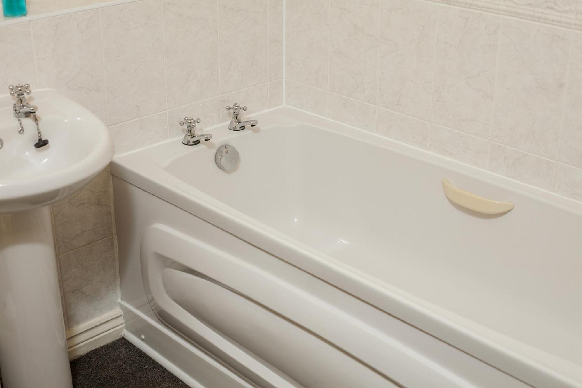 Avril Warwickshire Home Stay Nuneaton Bagian luar foto