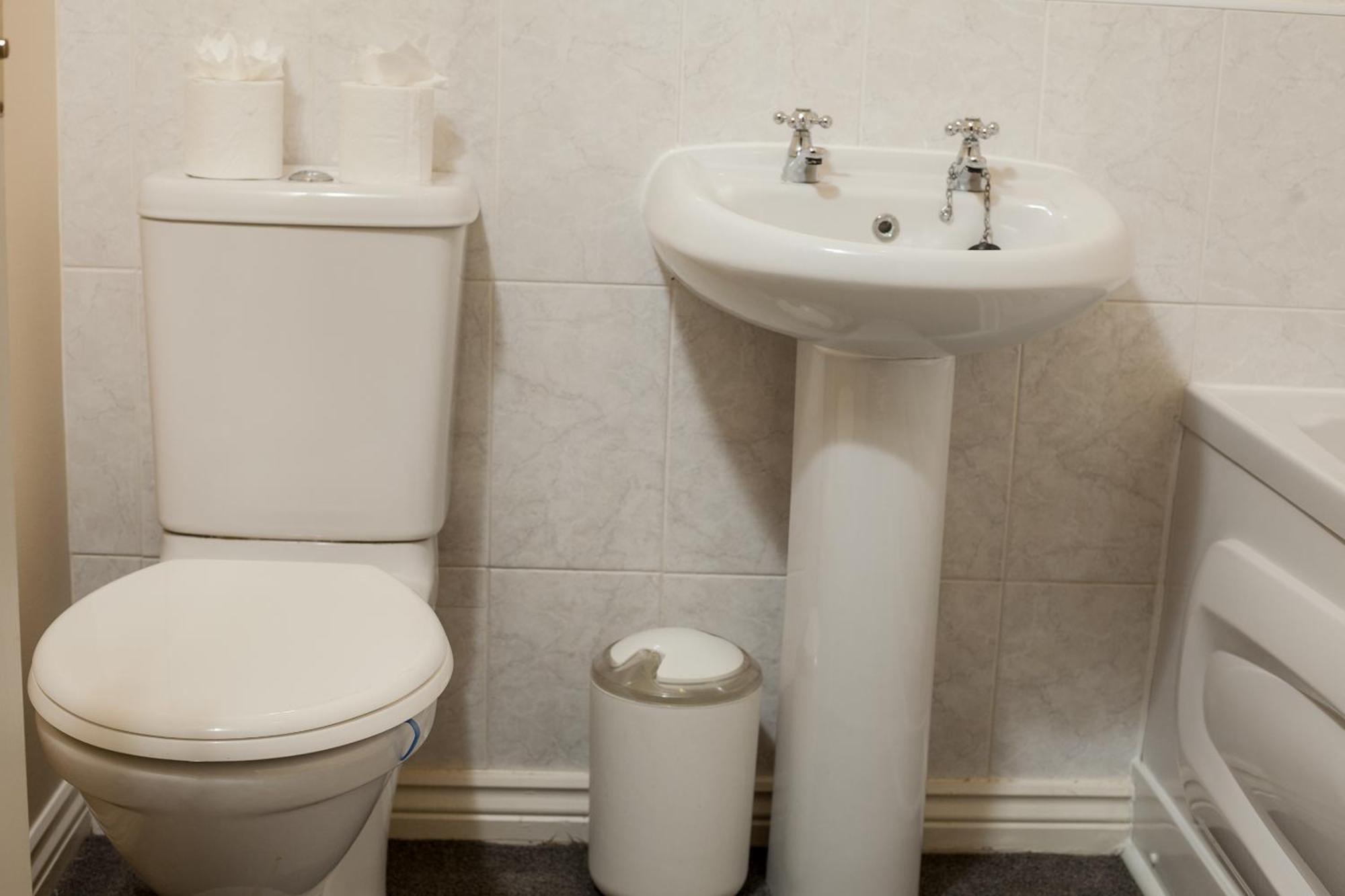 Avril Warwickshire Home Stay Nuneaton Bagian luar foto
